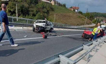Jedna osoba poginula u direktnom sudaru dva vozila kod Sarajeva