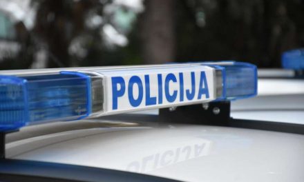 Horor u BiH: Kći umotala majku u tepih i zapalila stan