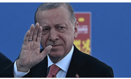 Prebrojano 97% glasova, Erdogan vodi, ali nema dovoljno. Održao govor s balkona