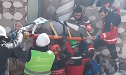 VIDEO: Članovi GSS-a iz BiH u Turskoj iz ruševina izvukli muškarca