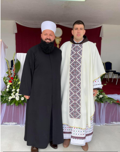 Lijepa priča iz BiH: Imam došao na mladu misu svećeniku u Rami