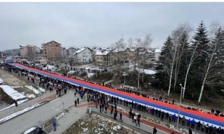 U Istočnom Sarajevu razvili najdužu zastavu za neustavni dan RS