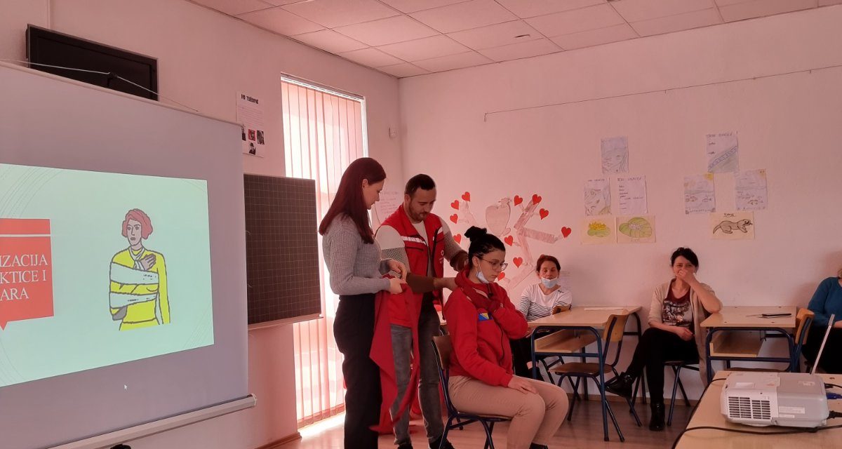 Volonteri Crvenog križa Kiseljak održali edukaciju o pružanju prve pomoći u OŠ “Brestovsko”