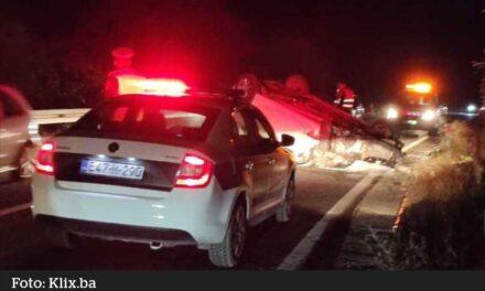 Stravična nesreća u Grabovici: Automobil udario u brdo pa se prevrnuo na krov