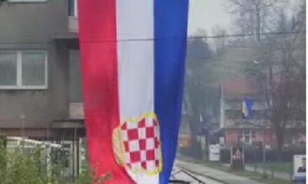 U Busovači postavljena najveća zastava hrvatskog naroda u BiH
