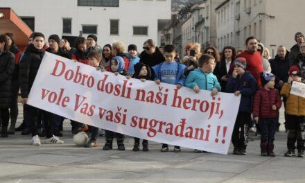 Pogledajte kako su spasioci iz FBiH dočekani u Sarajevu nakon povratka iz Turske