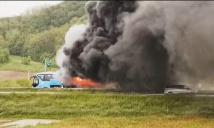 VIDEO: Na hrvatskoj autocesti se zapalio autobus iz BiH sa 17 putnika