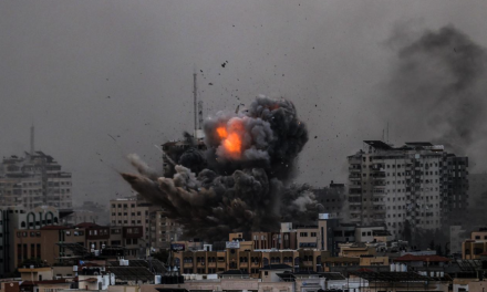 Izrael ne posustaje s napadima na Gazu, prekid komunikacija otežava napore spašavanja