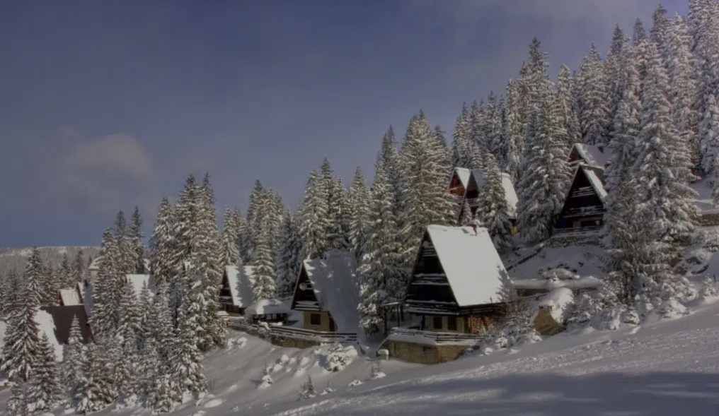 Bosanska “planina koja ima dušu” uvijek je prekrasna, no posebno je čarobna kad se ogrne snježnim pokrivačem pod kojim je čak pet mjeseci u godini