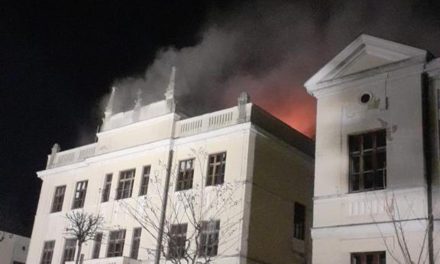FOTO: Gori Gimnazija u Širokom Brijegu, vatrogasci gase požar