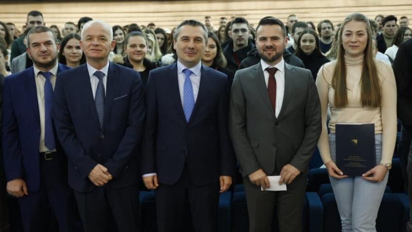 Federalno ministarstvo raseljenih osoba i izbjeglica: Preko milijun KM za 933 studenta povratnika