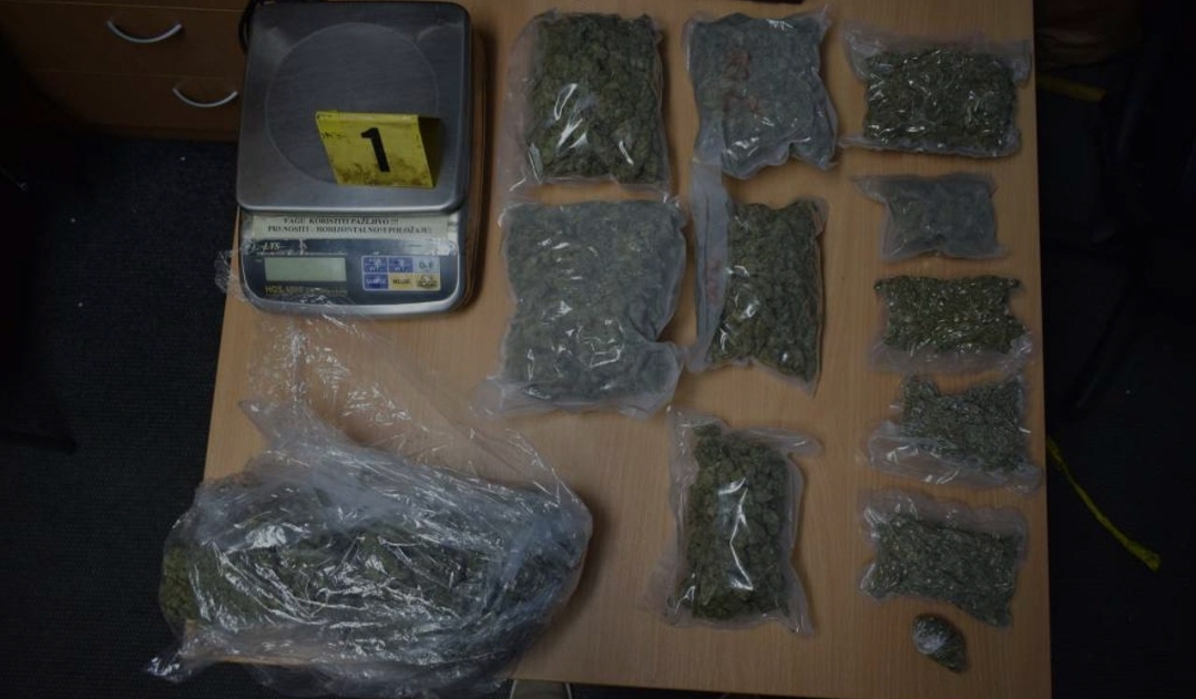 U pretresu na području Zenice pronađeno oko tri kilograma opojne droge