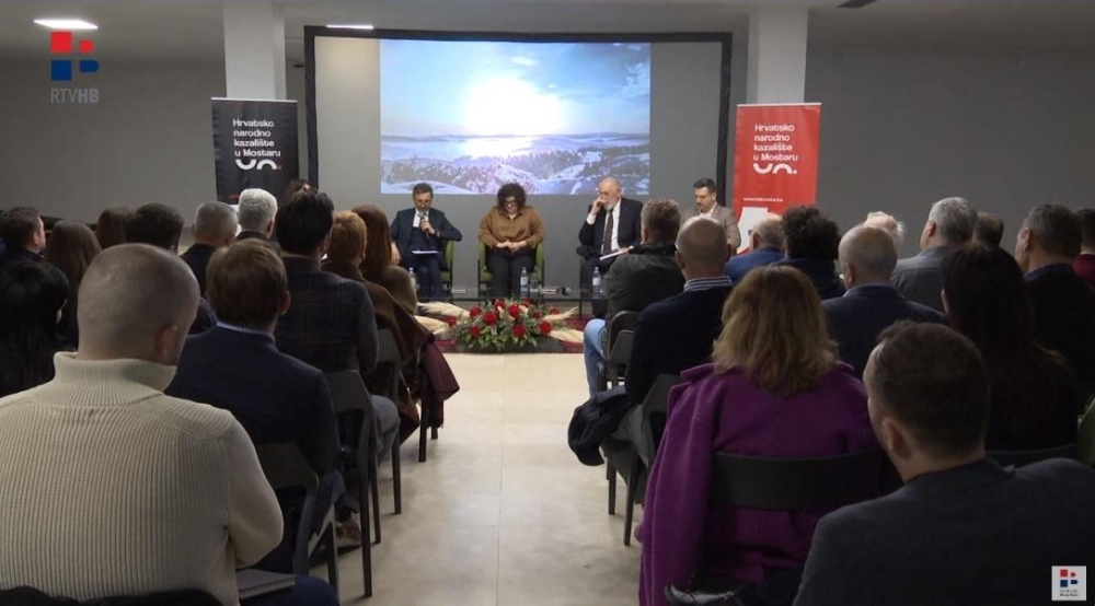 (Video) Knjiga Glorije Lujanović koja govori o sudbini Hrvata Središnje Bosne predstavljena je sinoć u prepunoj Kosači
