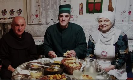 Fra Mirko Majdandžić pucnjem iz topa označio kraj posta pa iftario s vjernicima u Vukeljićima