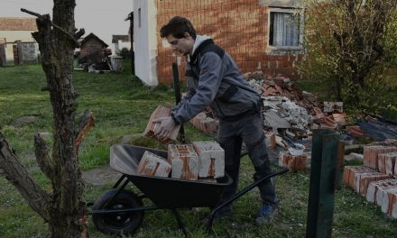 Ivan je nakon smrti roditelja preuzeo brigu o dvije maloljetne sestre, sada im pomažu dobri ljudi