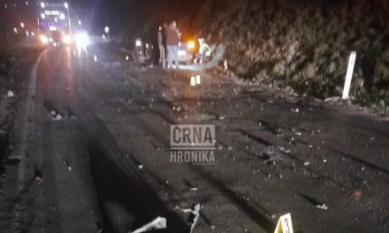 Sudar tri vozila kod Travnika, promet blokiran i dalje