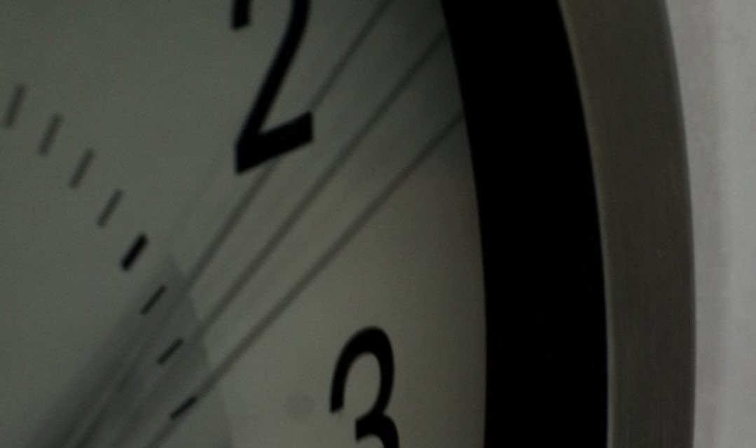 Večeras se pomiču kazaljke na satu za jedan sat unaprijed. Počinje ljetno računanje vremena