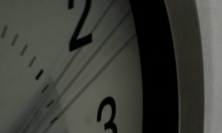 Večeras se pomiču kazaljke na satu za jedan sat unaprijed. Počinje ljetno računanje vremena