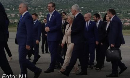 Vučić sletio u Mostar: Nakon više od 30 godina uspostavljena izravna zračna linija s Beogradom