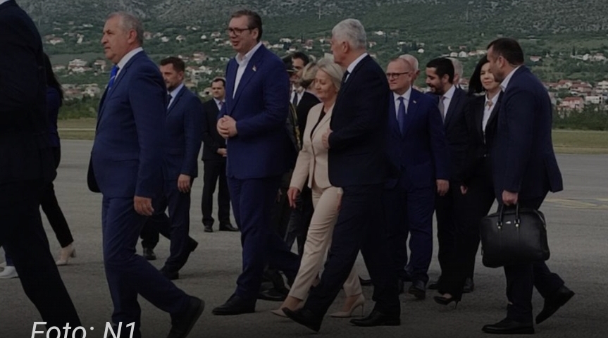 Vučić sletio u Mostar: Nakon više od 30 godina uspostavljena izravna zračna linija s Beogradom