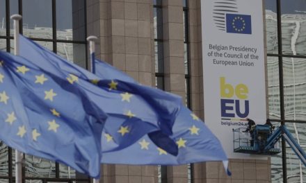 EU službeno uvjetuje integraciju Srbije normalizacijom odnosa s Kosovom
