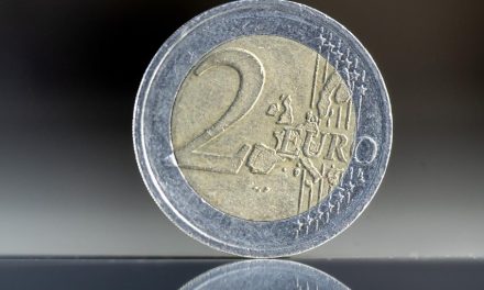 Na tržište pustili pola milijuna krivotvorenih kovanica od 2 eura, evo kako prepoznati imate li pravu
