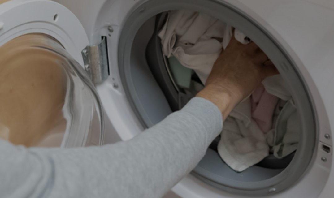 Sedam naizgled bezopasnih predmeta koji mogu uništiti vašu perilicu rublja