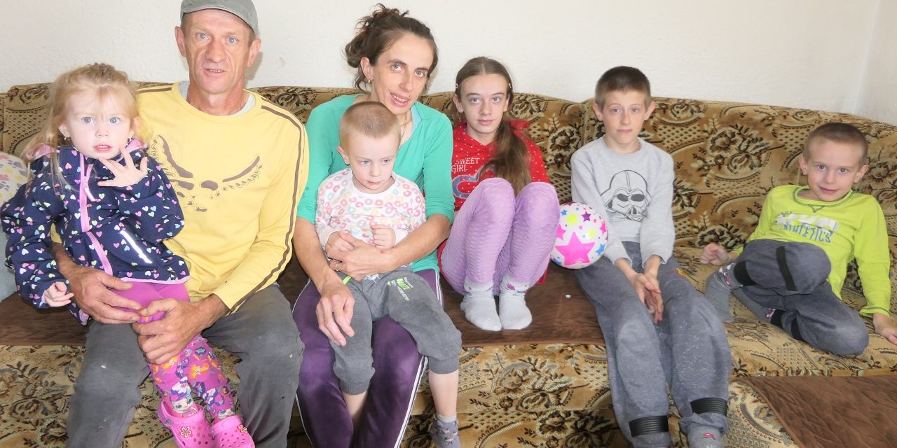 Video: Ne stidim se svojih opanaka, spavamo prostoru punom vlage, nije mi ništa mrsko, ali ne mogu sam