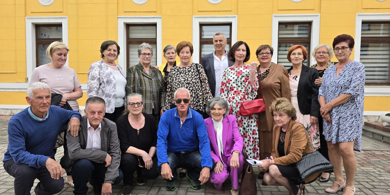 FOTO | Kiseljak: Gimnazijalci i trgovci se okupili nakon 50 godina