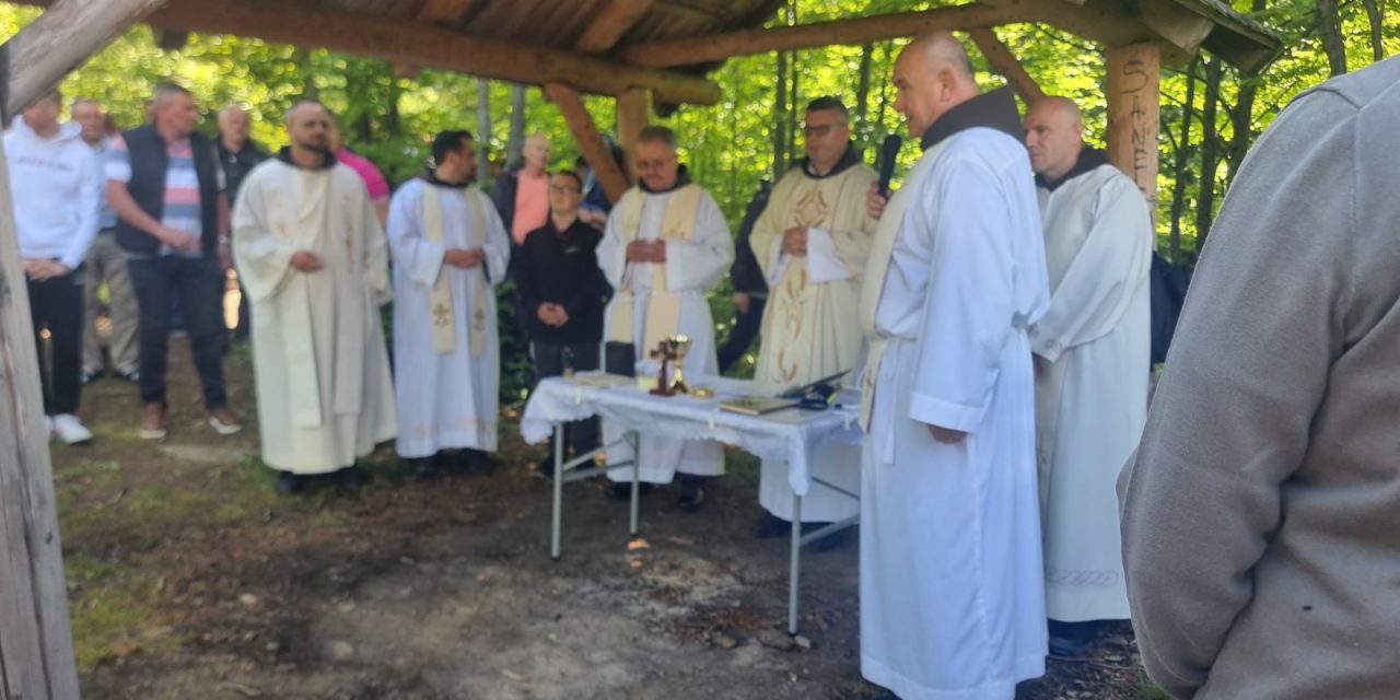 (FOTO) TRADICIONALNO HODOČAŠĆE NA KAŠTELA
