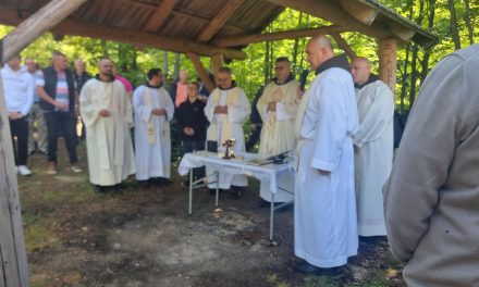 (FOTO) TRADICIONALNO HODOČAŠĆE NA KAŠTELA