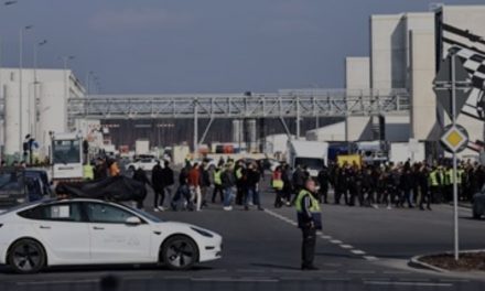Tesla u petak zaustavlja proizvodnju u njemačkoj tvornici, radnicima zabranjen ulazak