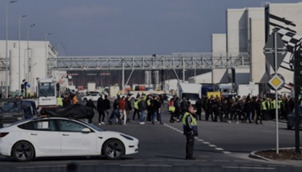 Tesla u petak zaustavlja proizvodnju u njemačkoj tvornici, radnicima zabranjen ulazak