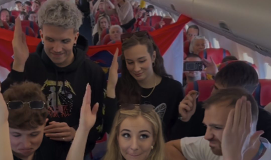 Baby Lasagnu u avionu dočekala torta, pogledajte atmosferu s leta