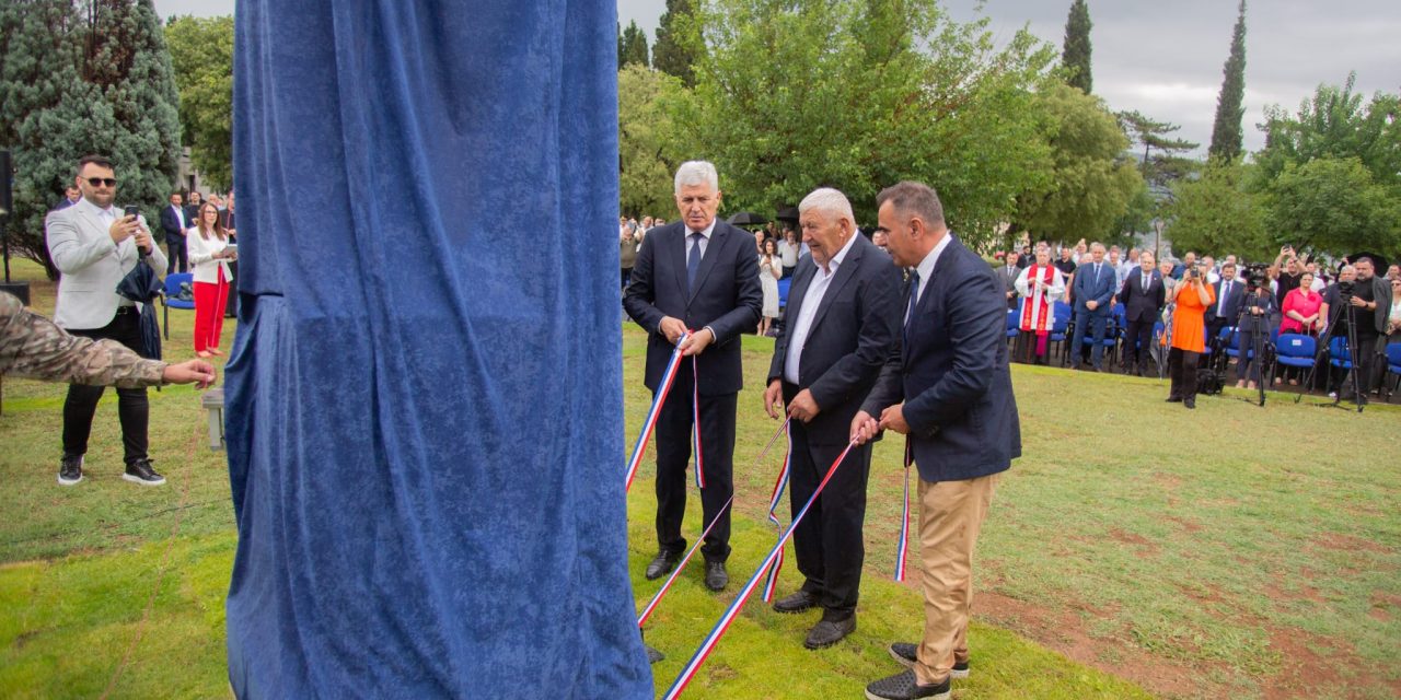 Čović na svečanosti otkrivanja spomenika “Zora Slobode”: Ponosni na Lipanjske zore zajedno se spominjemo hrabrosti hrvatskih branitelja