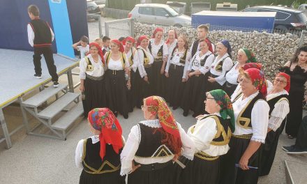 ODRŽANA MANIFESTACIJA „VEČER PJESME I NARODNOG PLESA“ U BRESTOVSKOM