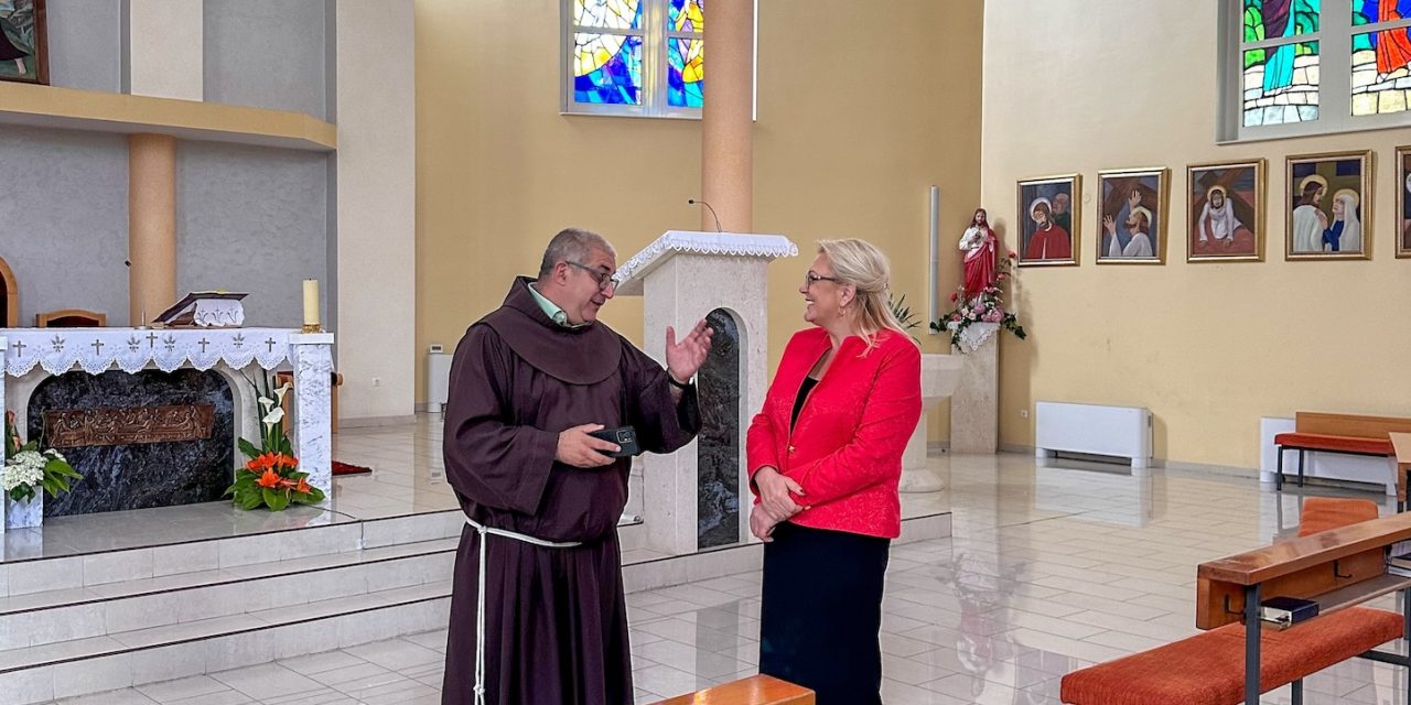 Predsjednica FBiH, Lidija Bradara u posjeti Župi sv. Marije Anđeoske u Gornjoj Tramošnici