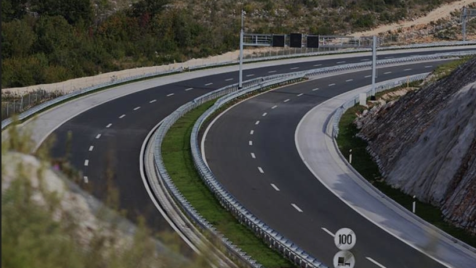 Kroz cijene goriva stanovnici BiH platili više od 3,5 milijardi KM za izgradnju autoputa, a država uzima kredite kako bi se isti gradio