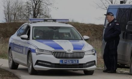Trostruko ubojstvo u Srbiji. Mladić iz lovačke puške ubio oca, djeda i baku
