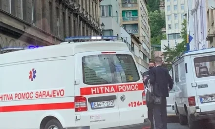 Tragedija u sarajevskom naselju Stup: Dijete palo sa četvrtog kata zgrade, hitno prebačeno u KCUS