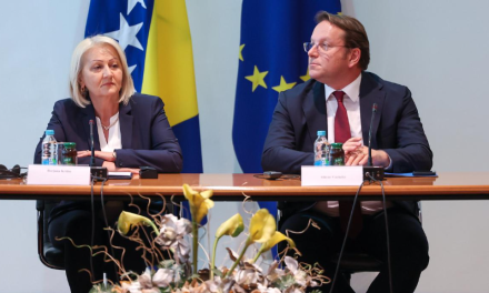 Varhelyi i Krišto: BiH će dobiti 1,8 milijardi eura od EU, ali za to je potreban proračun