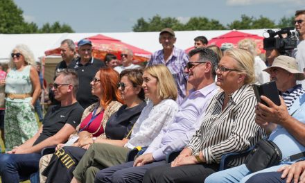 Predsjednica FBiH Lidija Bradara i ministrica Pozder na tradicionalnim „Danima kosidbe“ na Kupresu