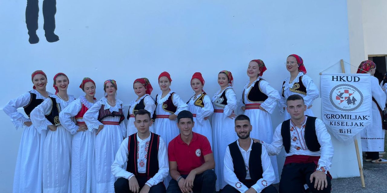 ČLANOVI HKUD “GROMILJAK” NASTUPILI NA MANIFESTACIJI “VEČER FOLKLORA ŽUPE POTKRAJ I TURBE”