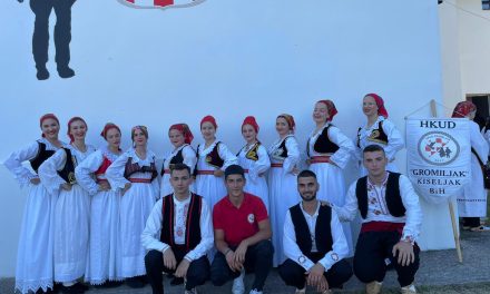 ČLANOVI HKUD “GROMILJAK” NASTUPILI NA MANIFESTACIJI “VEČER FOLKLORA ŽUPE POTKRAJ I TURBE”
