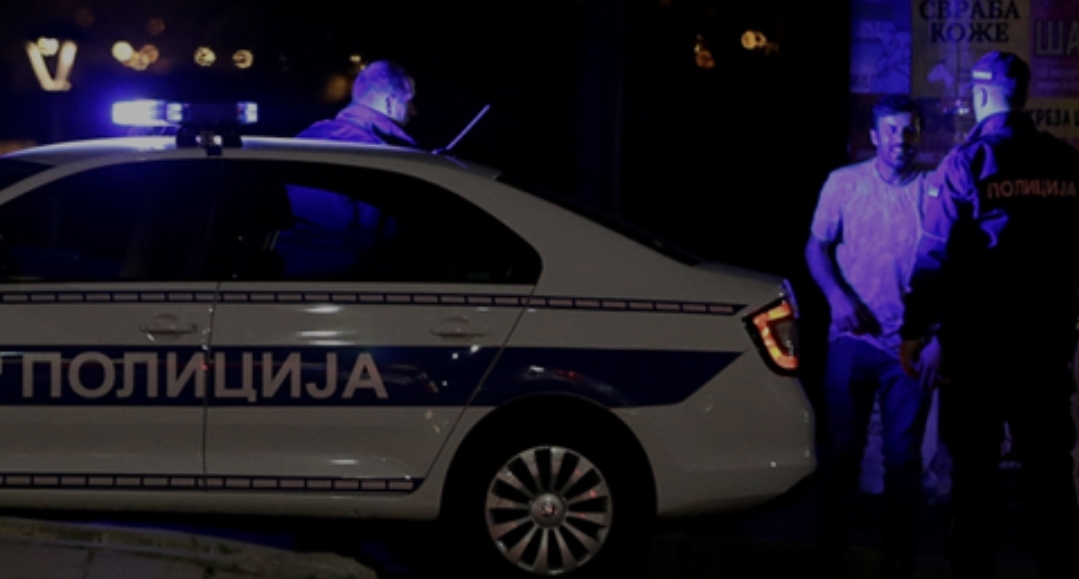 U Srbiji iz taksija zapucali na policajce. Jedan policajac ubijen, drugi teško ranjen