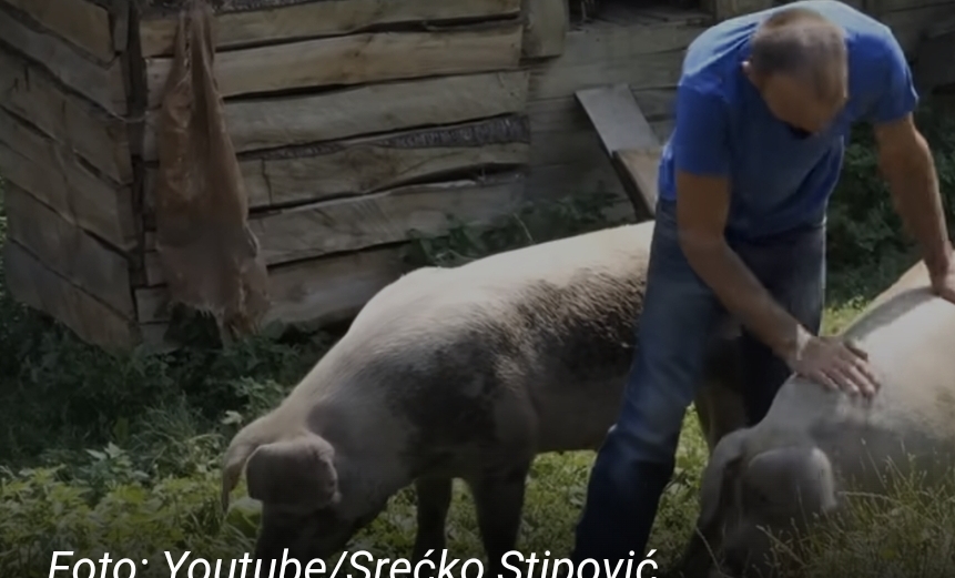 Ostavio grad i preselio se na selo kod Novog Travnika. Sve proizvodi sam osim jedne namirnice: ‘Ne bi se mijenjao ni s predsjednikom’