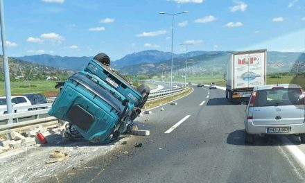 Prevrnuo se kamion na autocesti u blizini Vlakova, policija upućena na mjesto nesreće