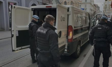 VELIKA PLJAČKA U SARAJEVU: Dok je skupljao dnevni pazar ostavio nezaključano vozilo, lopovi mu ukrali više od 50.000 KM