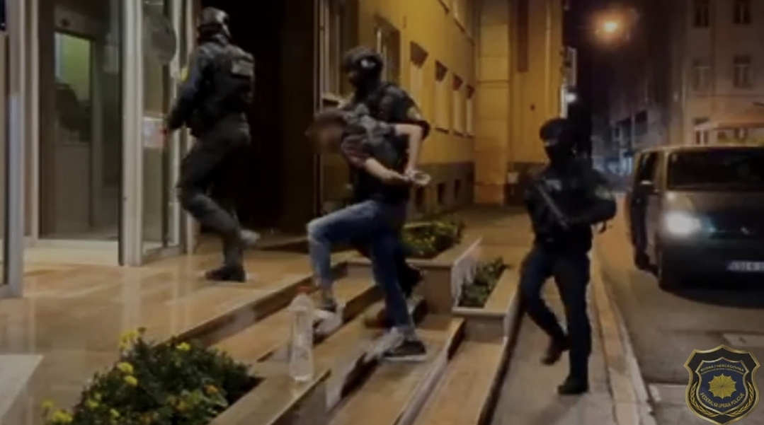 FUP u Tešnju uhapsio muškarca koji je prijetio da će izvršit femicid