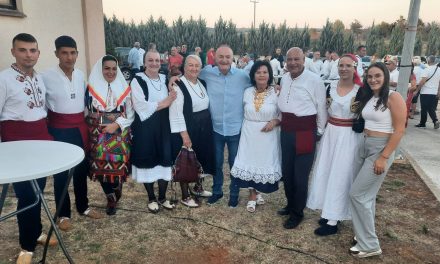 Članovi HKUD Gromiljak i Dream team prijatelji otvorili koncert Mate Bulića u Blatnici